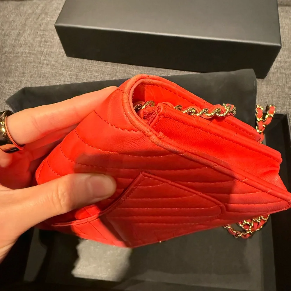 Chanel Red Chevron Wallet on Chain (WOC) - Picture 6 of 13